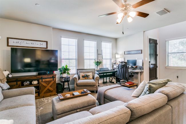 1052 Foxglove Dr, Townhouse with 3 bedrooms, 3 bathrooms and null parking in Carrollton TX | Image 4
