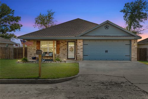 622 Powers St, Lacy Lakeview, TX, 76705-1823 | Card Image