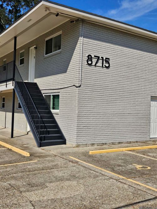 8715 Scenic Hwy, Baton Rouge, LA, 70807-4552 | Card Image