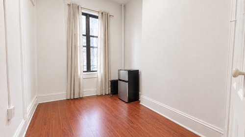 room-1-145 Franklin St, Brooklyn, NY, 11222-1653 | Card Image