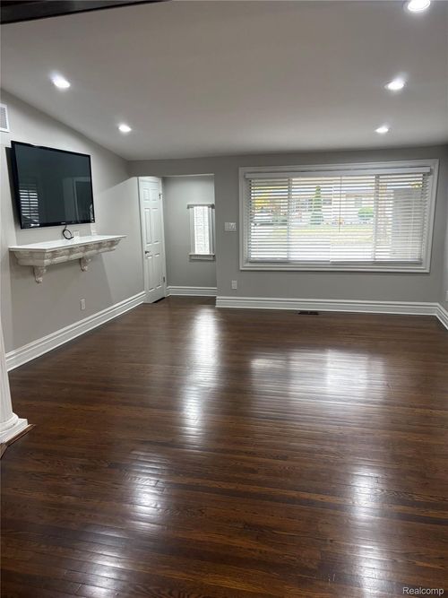 23245 Berkley St, Oak Park, MI, 48237-2030 | Card Image