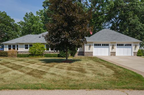 114 E Elm St, Silver Lake, WI, 53170-1546 | Card Image