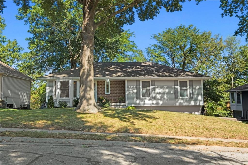 Shannon Dr, Blue Springs, MO 64015