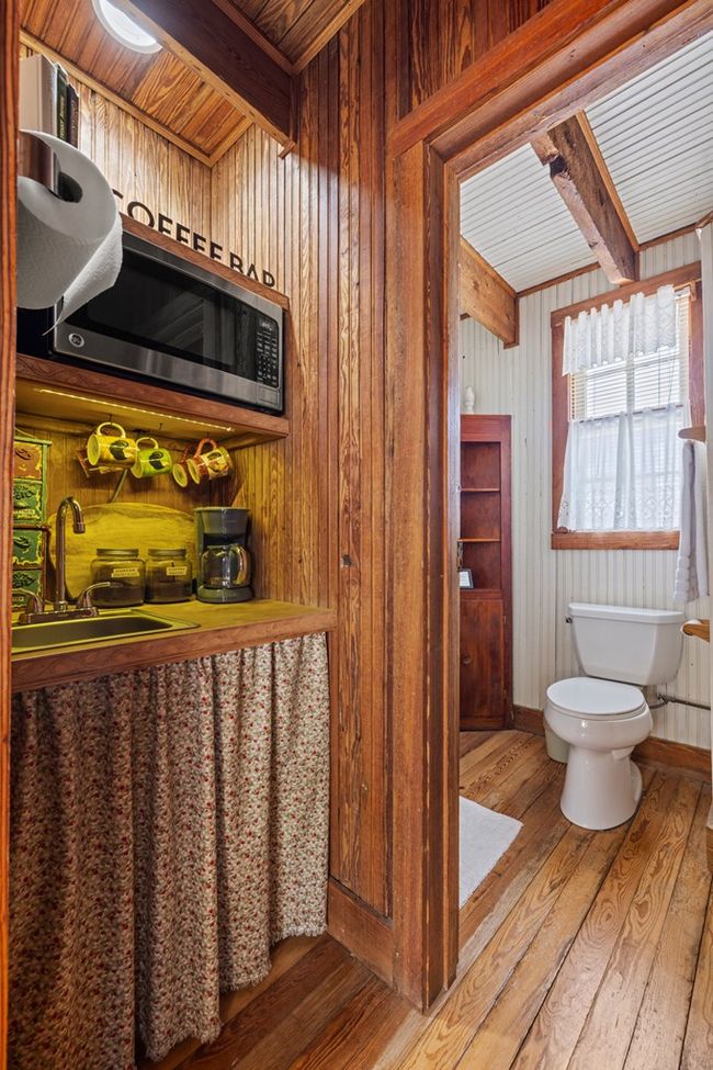 202 S Bowie St, Home with 5 bedrooms, 6 bathrooms and 1 parking in Fredericksburg TX | Image 20