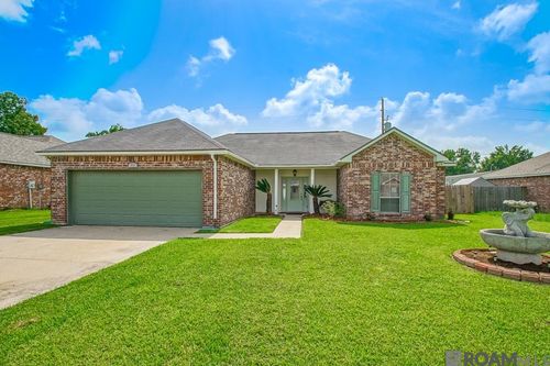 402 Melissa Ave, Port Allen, LA, 70767-2591 | Card Image
