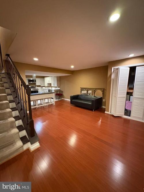 18524 Reliant Dr, GAITHERSBURG, MD, 20879-5421 | Card Image