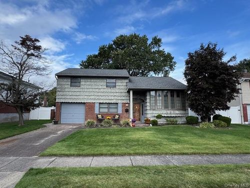 24 Patricia Ln, Syosset, NY, 11791-5824 | Card Image