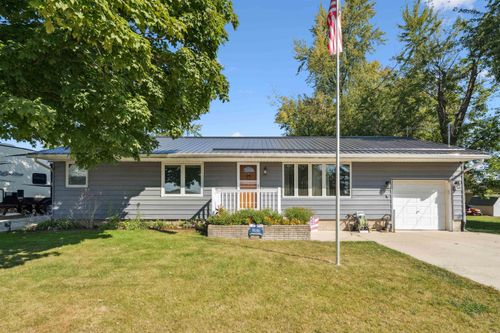 808 5th St Nw, Independence, IA, 50644-1502 | Card Image
