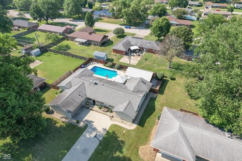 1440 Robin Hood Dr, Seymour, IN, 47274-1950 | Card Image