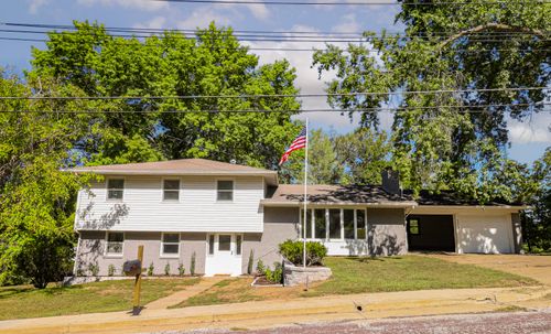 527 Krohn Dr, BOONVILLE, MO, 65233-1801 | Card Image