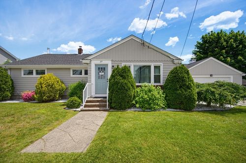 377 Kenyon Ave, Pawtucket, RI, 02861-1115 | Card Image