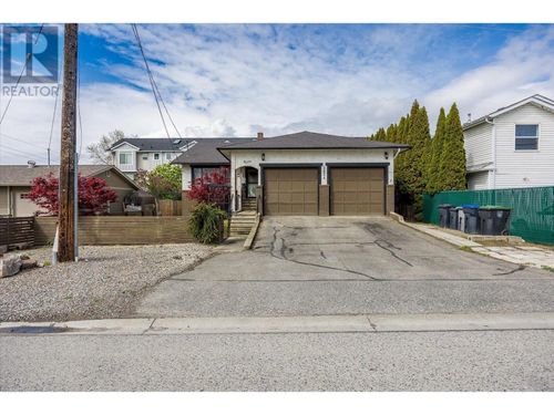 2024 Wilkinson St, Kelowna, BC, V1Y3Z8 | Card Image