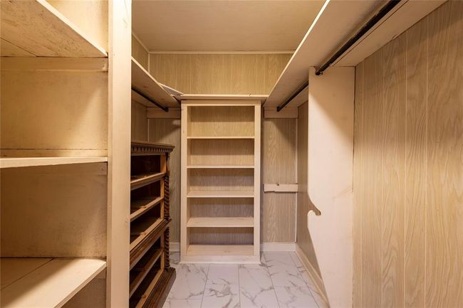 Large pantry/closet | Image 29