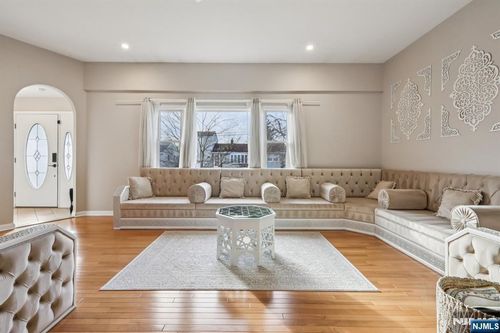28 George St, Saddle Brook, NJ, 07663-5015 | Card Image