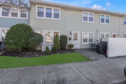 37-37 Whalers Cv, Babylon, NY, 11702-2924 | Card Image