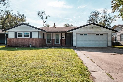 204 Carnation St, Lake Jackson, TX, 77566-5413 | Card Image