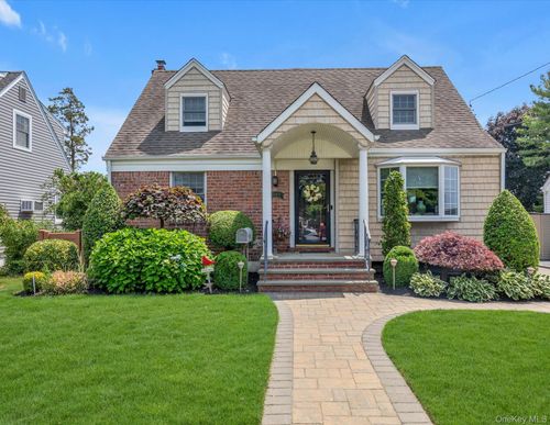 2163 Spruce St, Wantagh, NY, 11793-4119 | Card Image