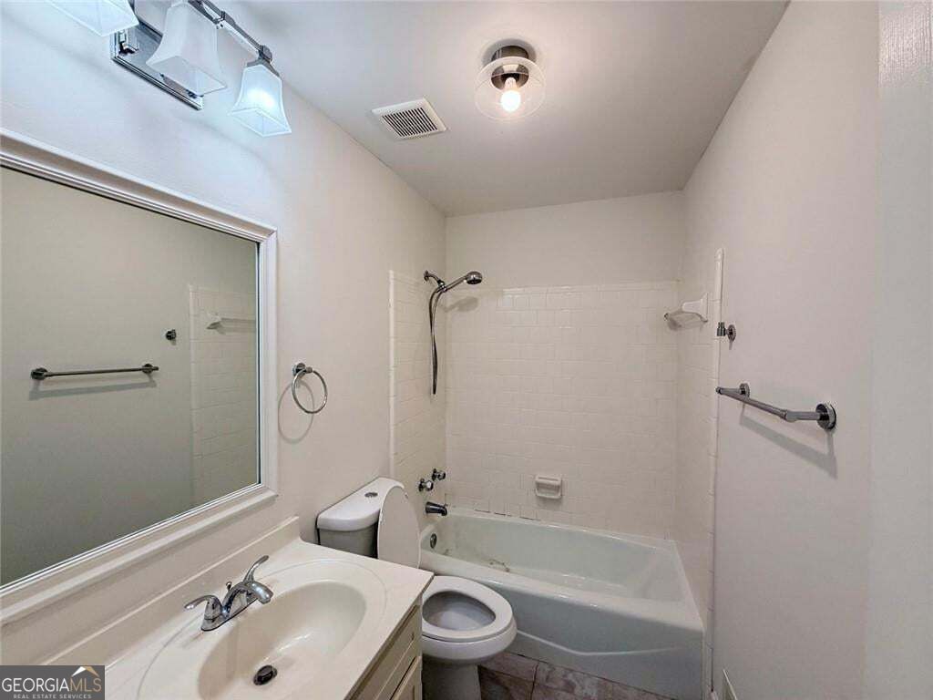Residential Lease in Oakwood 5