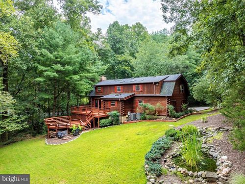 10898 Woodleaf Ln, Great Falls, VA, 22066-3004 | Card Image
