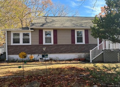 1 Tiana Dr, Sound Beach, NY, 11789-2150 | Card Image