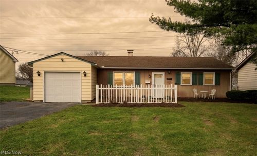 3945 S Schenley Ave, Youngstown, OH, 44511-3428 | Card Image