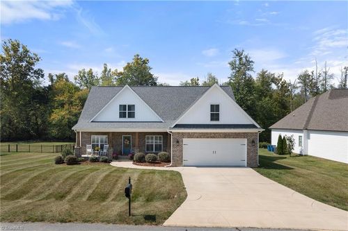 7507 Monty Dr, Kernersville, NC, 27284-5005 | Card Image