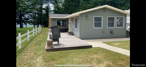 202 Mcdonald Dr, Houghton Lake, MI, 48629-8312 | Card Image