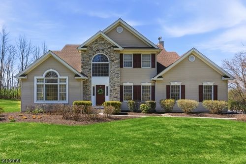 203 Lauren Way, Bloomsbury, NJ, 08804-4040 | Card Image