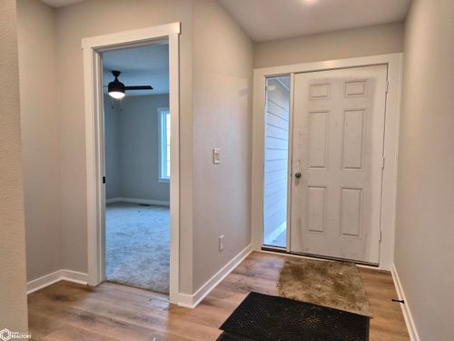 504 17th Ave E, Oskaloosa, IA, 52577-1205 | Card Image