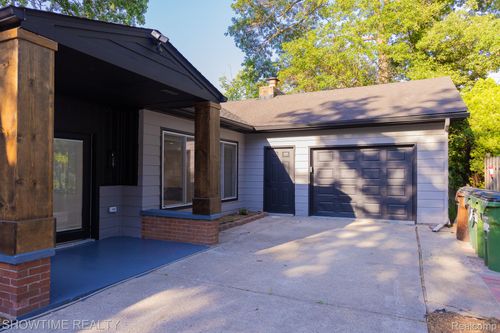 45626 Wakefield St, Shelby Township, MI, 48317-4756 | Card Image