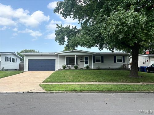 455 Humes Ln, Florissant, MO, 63031-3020 | Card Image