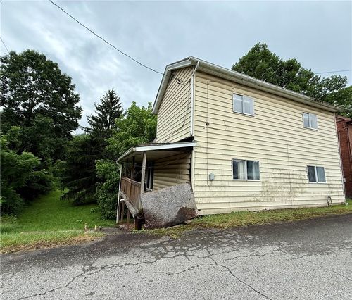 527 Sugar Ln, Clarksville, PA, 15322-6385 | Card Image
