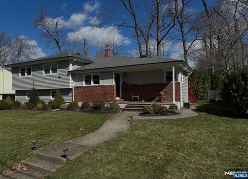 986 Wildwood Rd, Oradell, NJ, 07649-1332 | Card Image