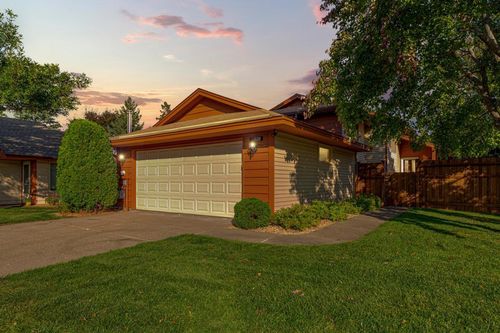 5328 Emerald Way, Apple Valley, MN, 55124-6642 | Card Image