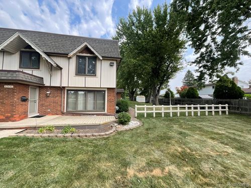 32450 Barclay Square, Warren, MI, 48093 | Card Image
