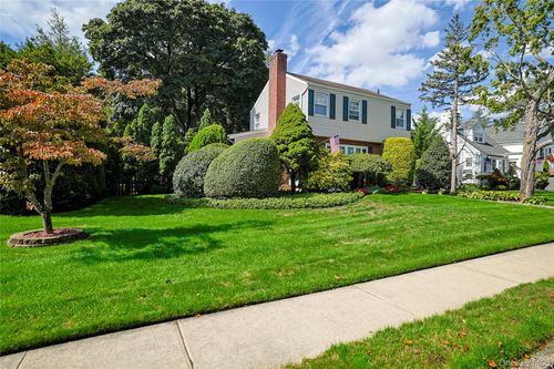 27 Coolidge St, Malverne, NY, 11565-1807 | Card Image