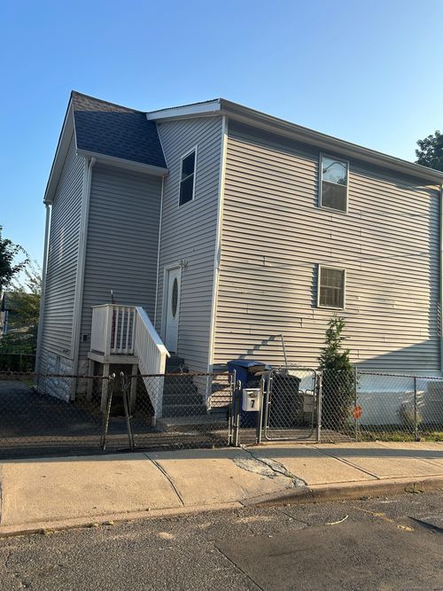 7 Crown St, Waterbury, CT, 06704-3430 | Card Image