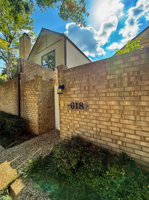 618 Castlewood Ln, Arlington, TX, 76012-4932 | Card Image