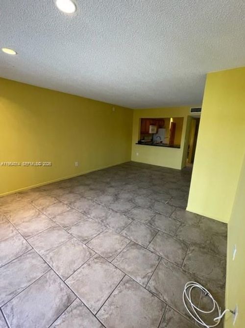 201-20-20815 Ne 8th Ct, Miami, FL, 33179-1971 | Card Image