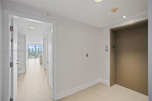 1919-16385 Biscayne Blvd, Aventura, FL, 33160-5475 | Card Image
