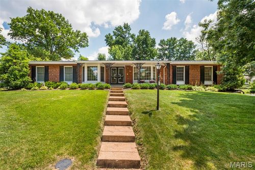 570 Flanders Drive, Warson Woods, MO, 63122 | Card Image