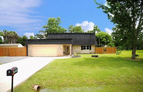 215 County Road 193, Alvin, TX, 77511-9254 | Card Image