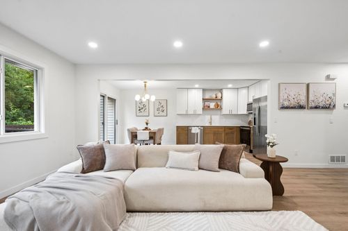 18121 Covington Path, Minnetonka, MN, 55345-6251 | Card Image