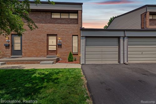 1925 Nicholas Ct, Warren, MI, 48092-2173 | Card Image
