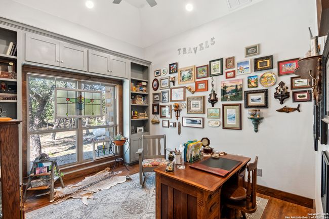 381 Camino Primero, House other with 3 bedrooms, 2 bathrooms and null parking in Leakey TX | Image 27