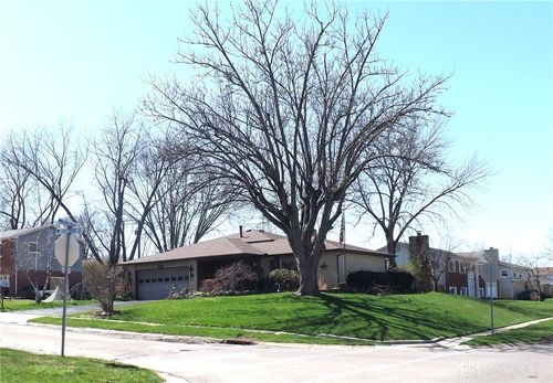 801 Crestmont Dr, Beavercreek, OH, 45431-2902 | Card Image