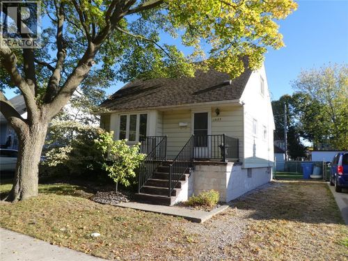 1532 Tourangeau Rd, Windsor, ON, N8Y4J4 | Card Image