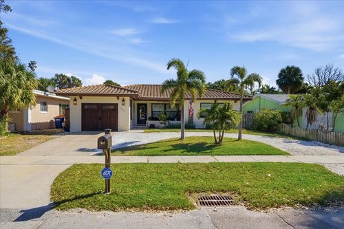 937 Bruce Ave, CLEARWATER BEACH, FL, 33767-1118 | Card Image