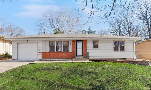 5545 N Woodland Ave, Kansas City, MO, 64118-5652 | Card Image