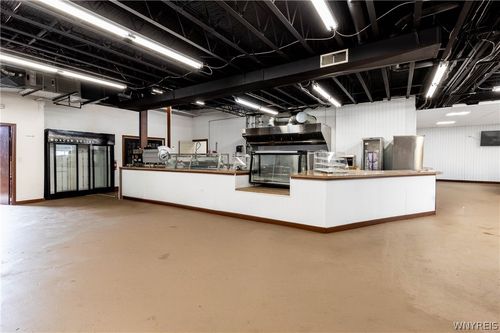 2425 Hyde Park Blvd, Niagara Falls, NY, 14305-3235 | Card Image
